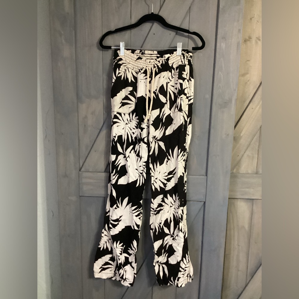 Cali 1850 Black & White Floral Wide-Leg Linen Beach Pants